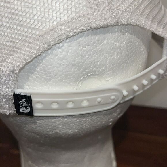 Old school North Face SnapBack mesh trucker low profile cap hat CSL Seqirus - Picture 3 of 4